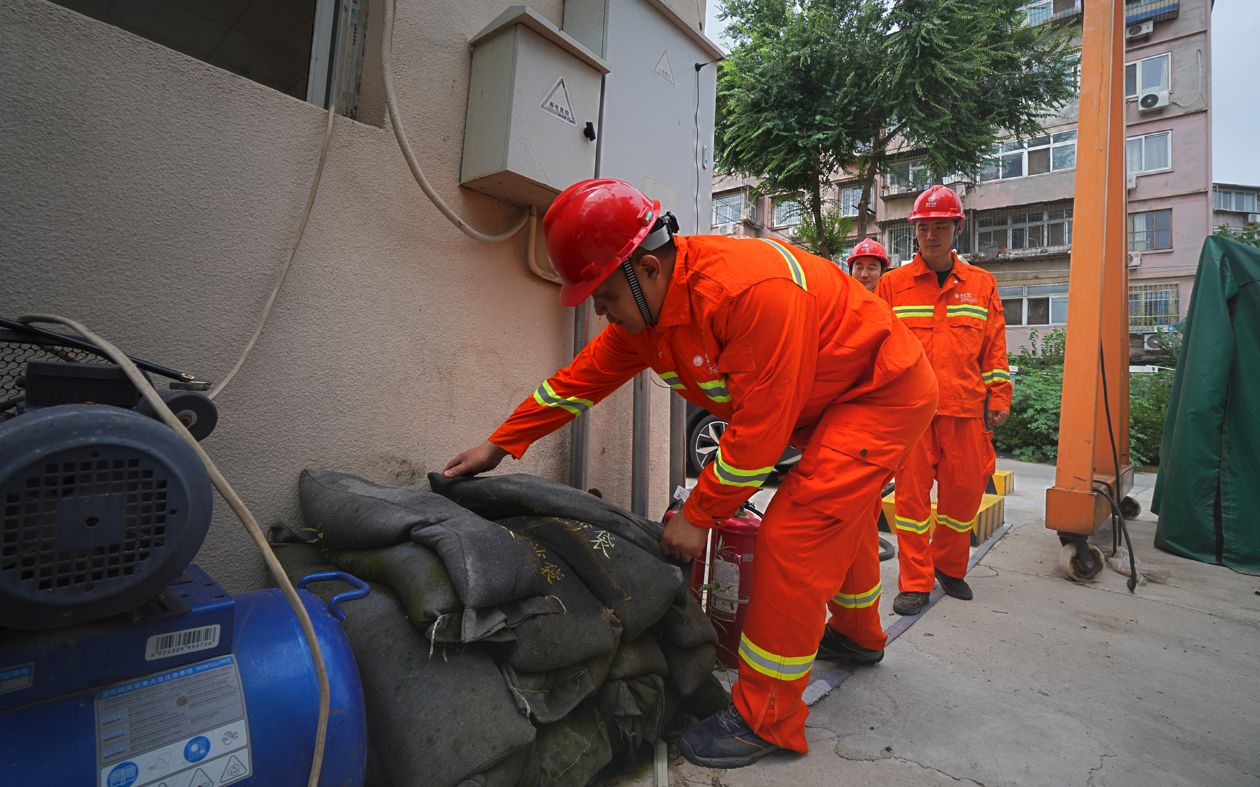 国网北京电力：应尽量避免冒雨为电动汽车充电